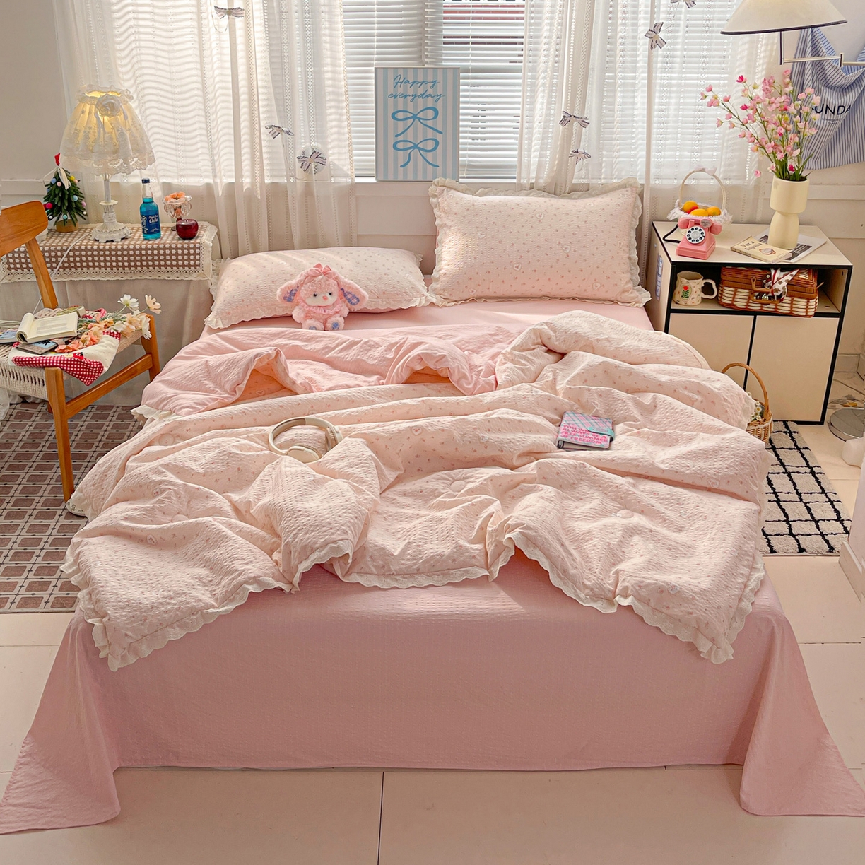 91家纺网 家纺一手货源 找家纺 优承佳生活馆 2026新款超柔高克重泡芙纱蝴蝶结全棉花边夏被套件单夏被 甜昔花语