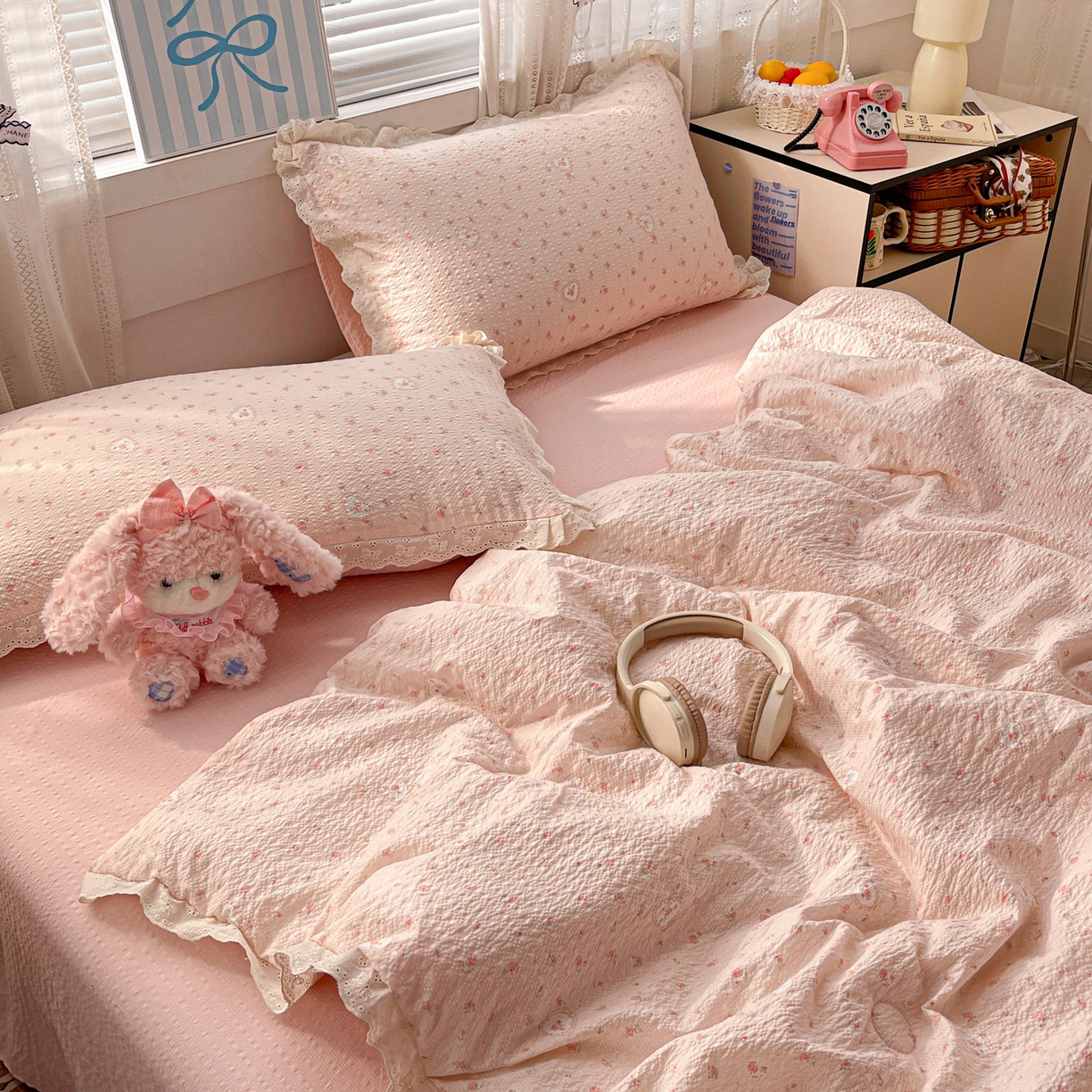 91家纺网 家纺一手货源 找家纺 优承佳生活馆 2026新款超柔高克重泡芙纱蝴蝶结全棉花边夏被套件单夏被 甜昔花语