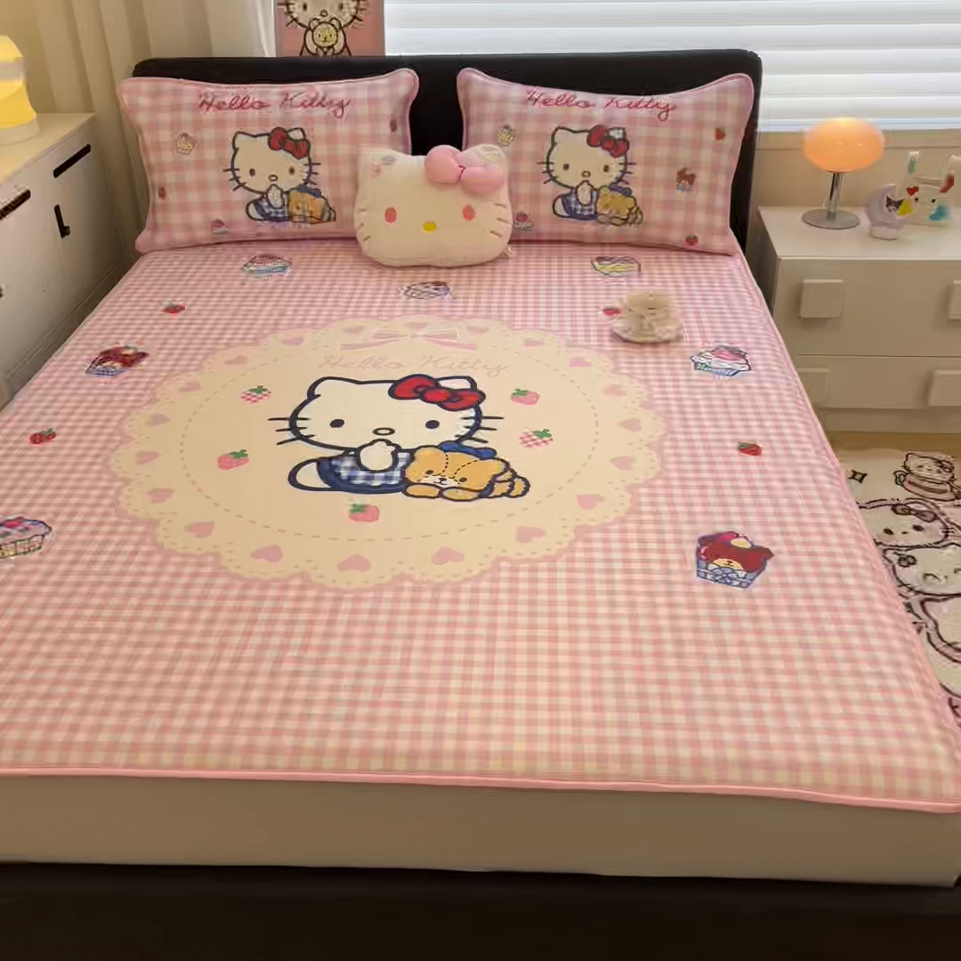 91家纺网 家纺一手货源 找家纺 暮思家居 2026新款正版授权A类大版数码印花三丽鸥1200D冰丝凉席可组合仿锦氨夏被 床笠款-奶油KT