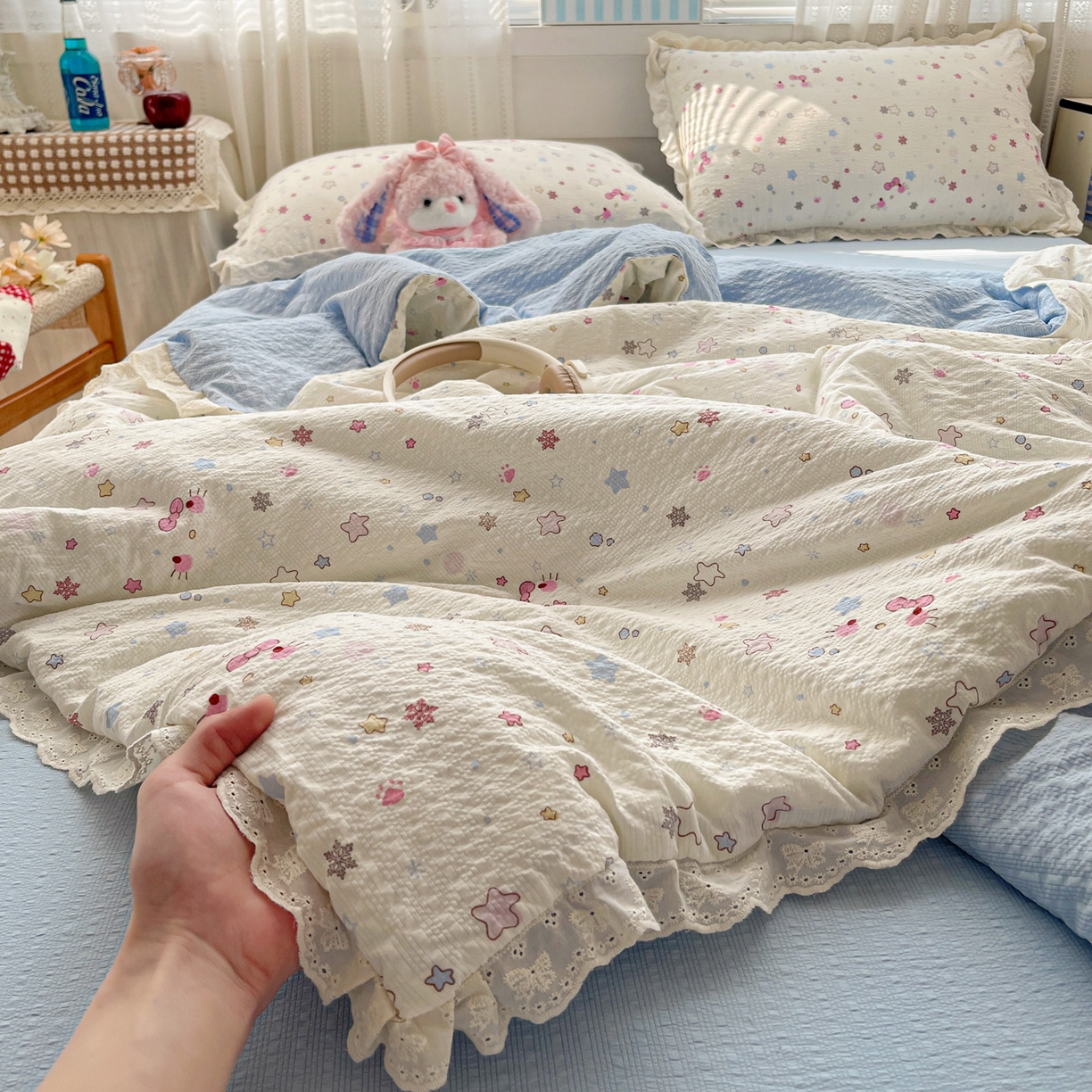91家纺网 家纺一手货源 找家纺 优承佳生活馆 2026新款超柔高克重泡芙纱蝴蝶结全棉花边夏被套件单夏被 童趣乐园
