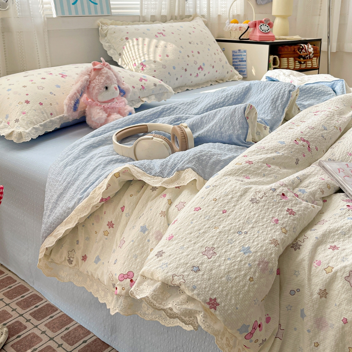 91家纺网 家纺一手货源 找家纺 优承佳生活馆 2026新款超柔高克重泡芙纱蝴蝶结全棉花边夏被套件单夏被 童趣乐园