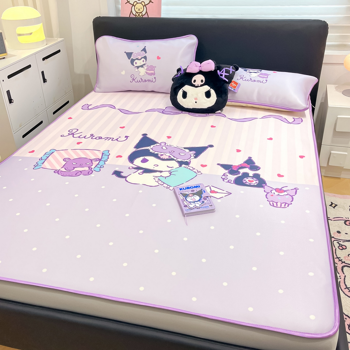 91家纺网 家纺一手货源 找家纺 暮思家居 2026新款正版授权A类大版数码印花三丽鸥1200D冰丝凉席可组合仿锦氨夏被 床笠款-甜蜜库洛米