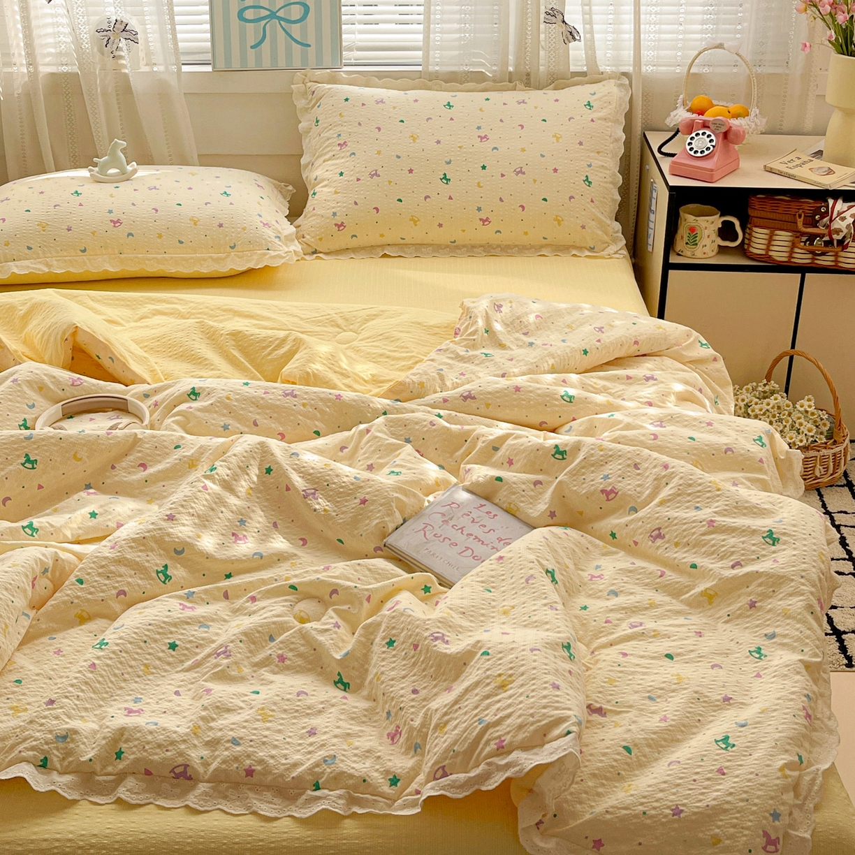 91家纺网 家纺一手货源 找家纺 优承佳生活馆 2026新款超柔高克重泡芙纱蝴蝶结全棉花边夏被套件单夏被 星星木马