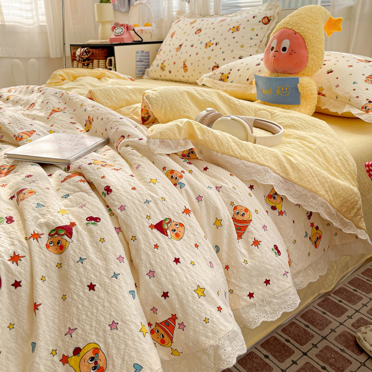 91家纺网 家纺一手货源 找家纺 优承佳生活馆 2026新款超柔高克重泡芙纱蝴蝶结全棉花边夏被套件单夏被 摇摇星人