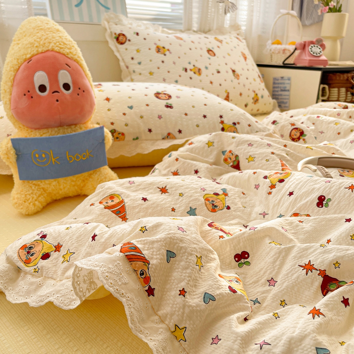 91家纺网 家纺一手货源 找家纺 优承佳生活馆 2026新款超柔高克重泡芙纱蝴蝶结全棉花边夏被套件单夏被 摇摇星人