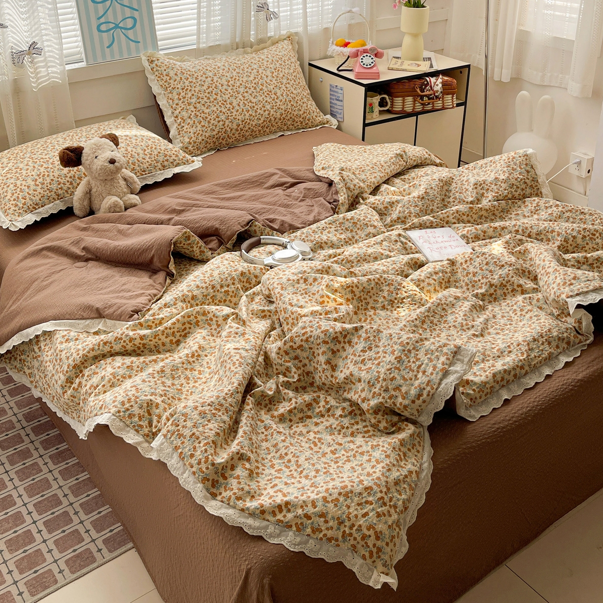 91家纺网 家纺一手货源 找家纺 优承佳生活馆 2026新款超柔高克重泡芙纱蝴蝶结全棉花边夏被套件单夏被 棕韵梦境