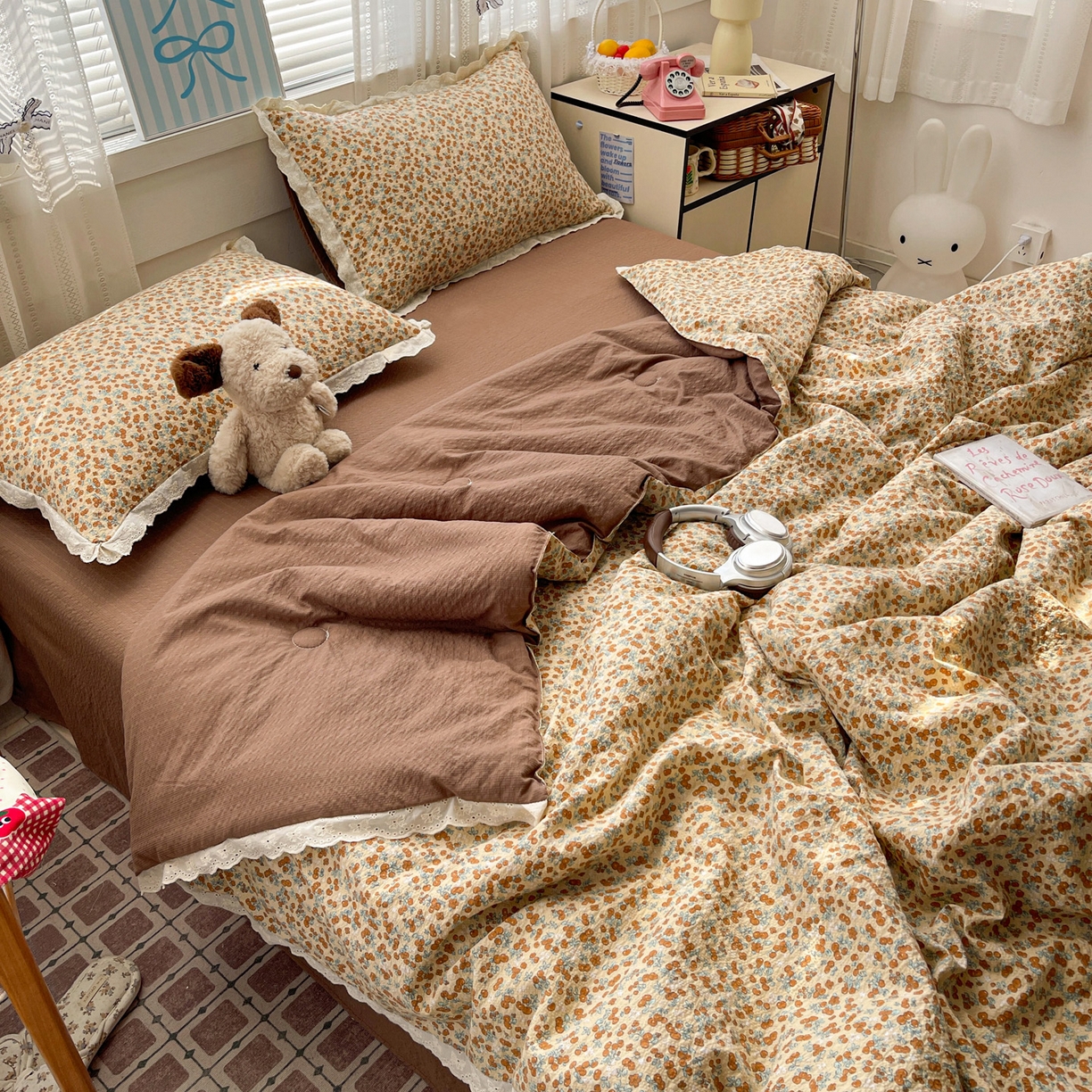 91家纺网 家纺一手货源 找家纺 优承佳生活馆 2026新款超柔高克重泡芙纱蝴蝶结全棉花边夏被套件单夏被 棕韵梦境