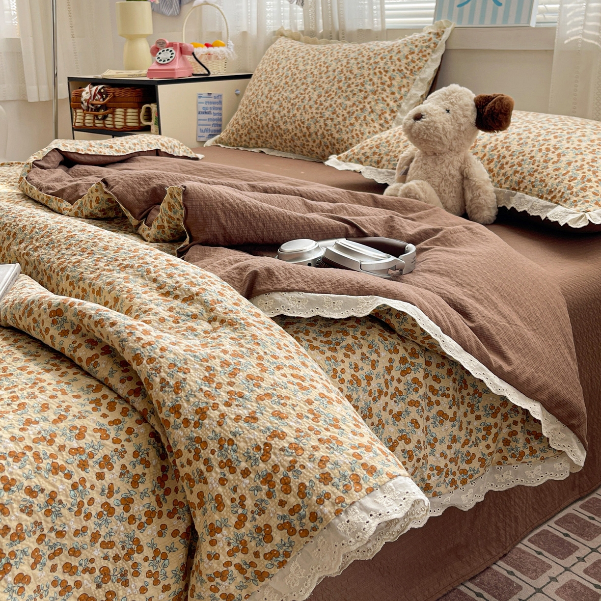 91家纺网 家纺一手货源 找家纺 优承佳生活馆 2026新款超柔高克重泡芙纱蝴蝶结全棉花边夏被套件单夏被 棕韵梦境
