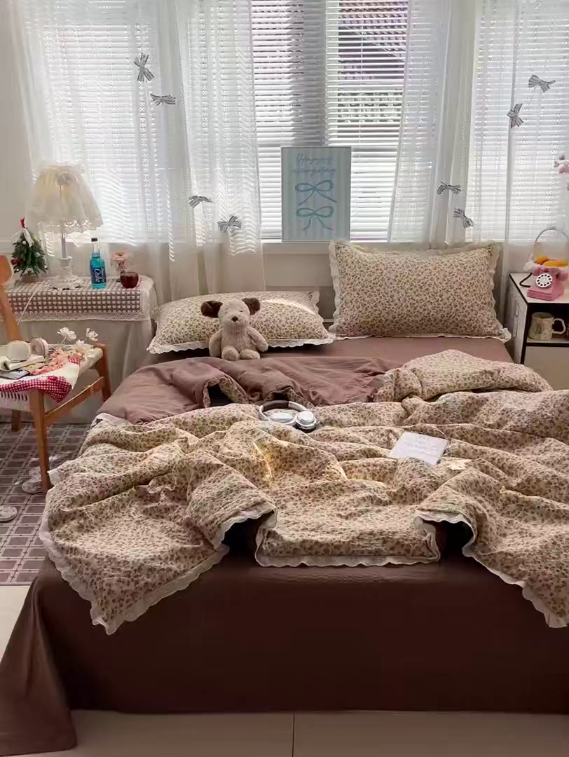 91家纺网 家纺一手货源 找家纺 优承佳生活馆 2026新款超柔高克重泡芙纱蝴蝶结全棉花边夏被套件单夏被 棕韵梦境