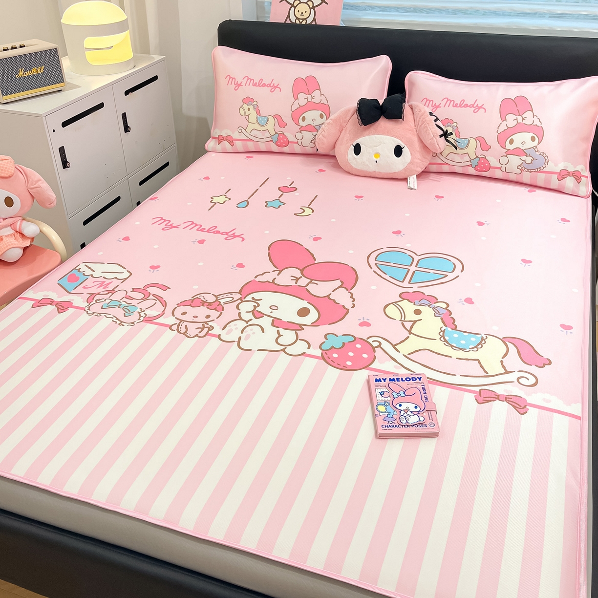 91家纺网 家纺一手货源 找家纺 暮思家居 2026新款正版授权A类大版数码印花三丽鸥1200D冰丝凉席可组合仿锦氨夏被 床笠款-条纹美乐蒂