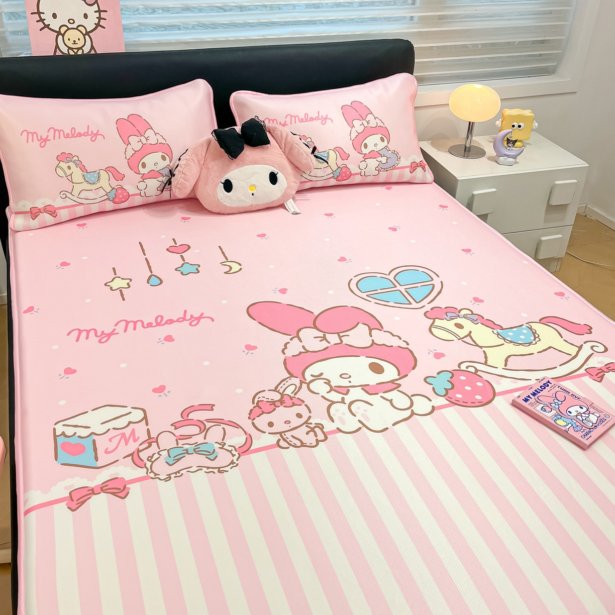 91家纺网 家纺一手货源 找家纺 暮思家居 2026新款正版授权A类大版数码印花三丽鸥1200D冰丝凉席可组合仿锦氨夏被 床笠款-条纹美乐蒂