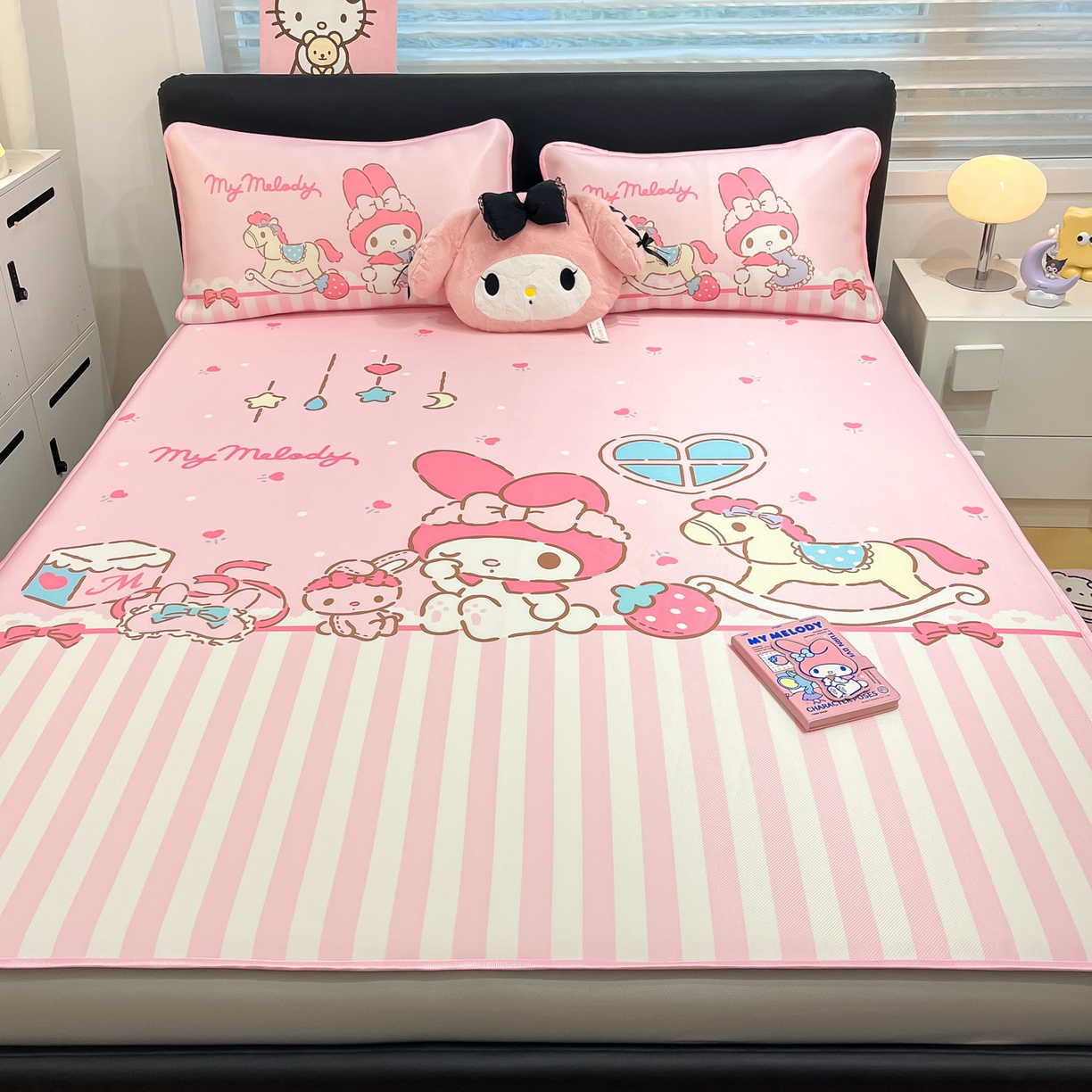 91家纺网 家纺一手货源 找家纺 暮思家居 2026新款正版授权A类大版数码印花三丽鸥1200D冰丝凉席可组合仿锦氨夏被 床笠款-条纹美乐蒂