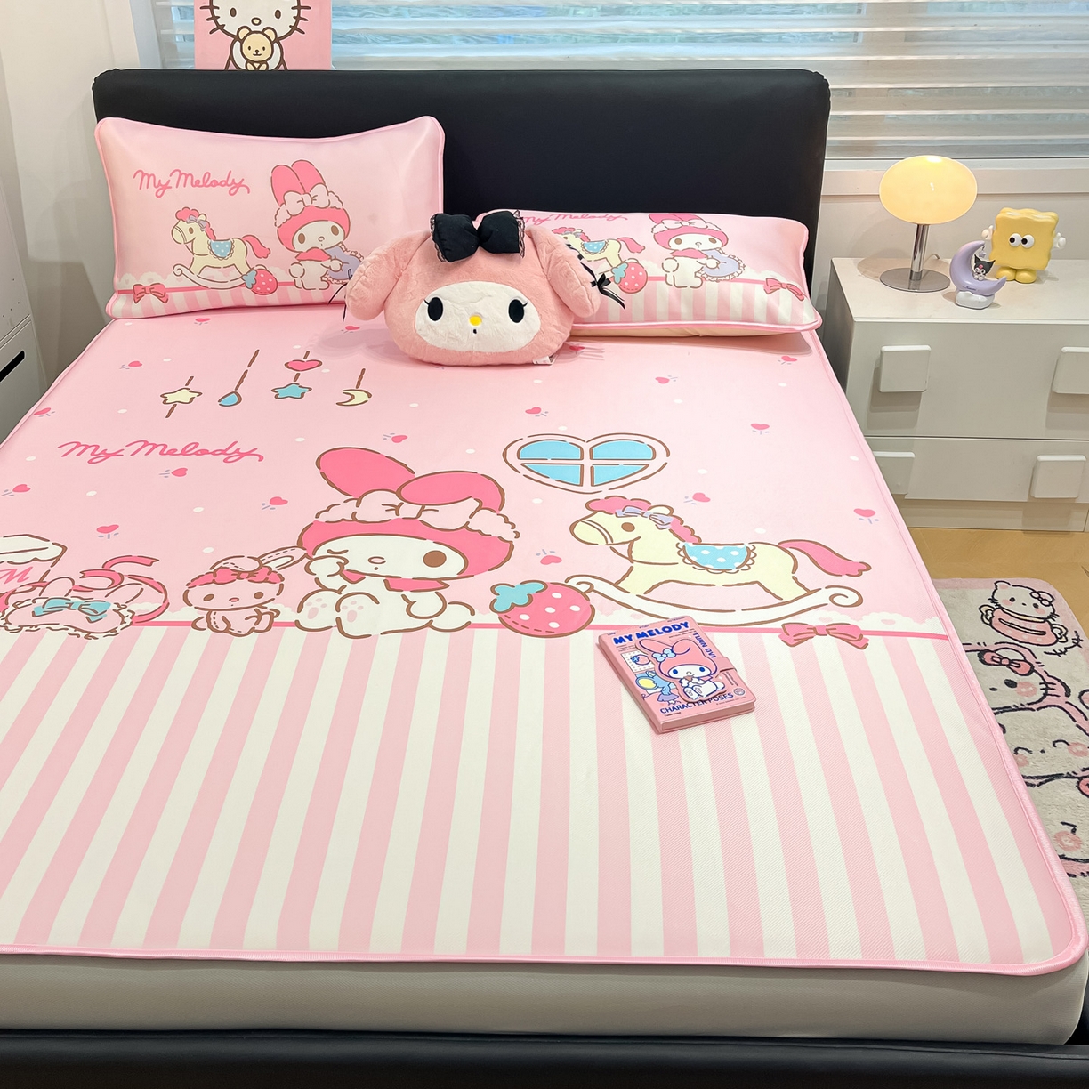 91家纺网 家纺一手货源 找家纺 暮思家居 2026新款正版授权A类大版数码印花三丽鸥1200D冰丝凉席可组合仿锦氨夏被 床笠款-条纹美乐蒂