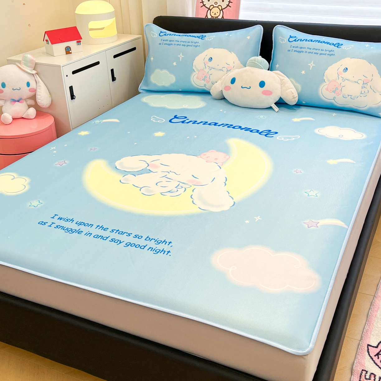 91家纺网 家纺一手货源 找家纺 暮思家居 2026新款正版授权A类大版数码印花三丽鸥1200D冰丝凉席可组合仿锦氨夏被 床笠款-晚安玉桂狗