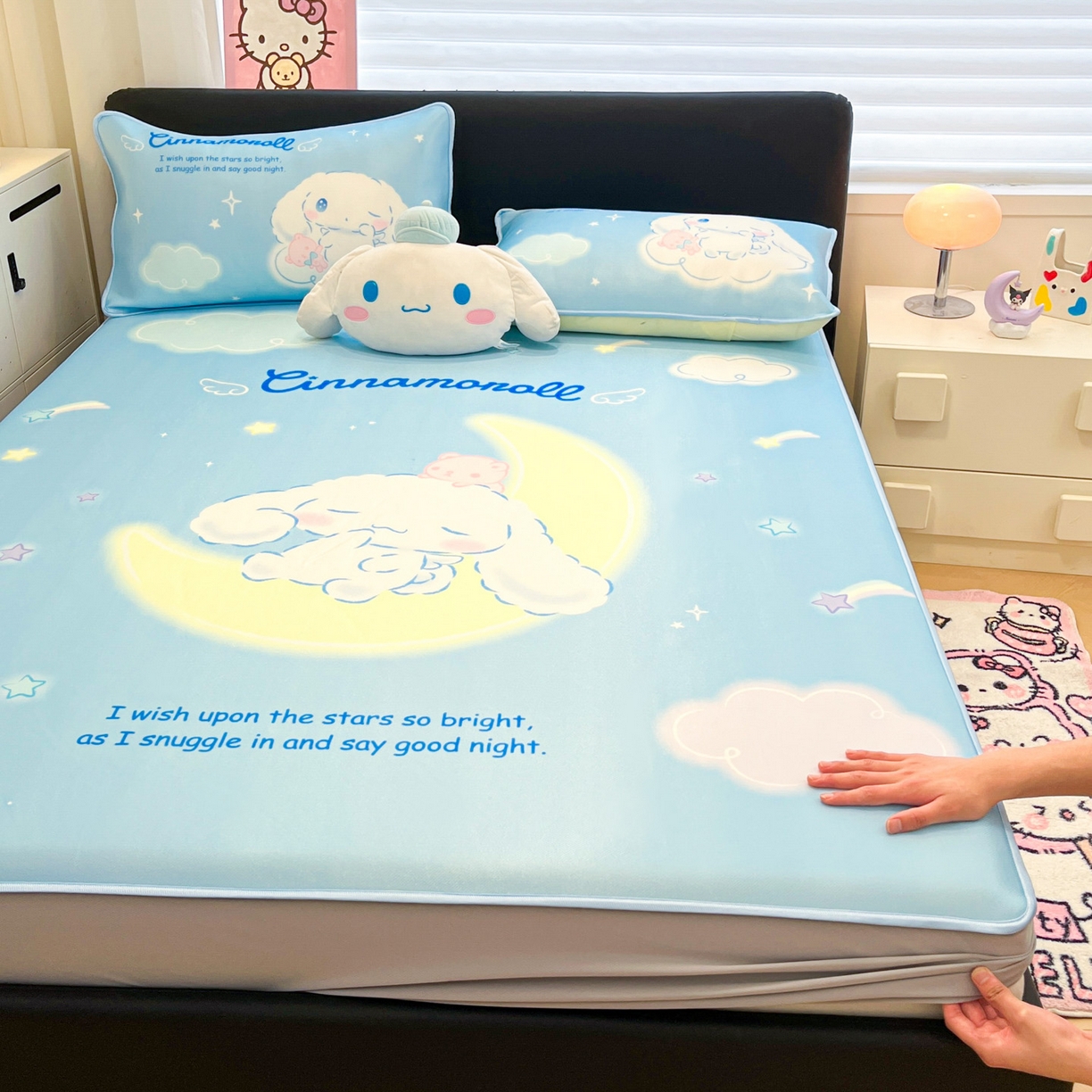 91家纺网 家纺一手货源 找家纺 暮思家居 2026新款正版授权A类大版数码印花三丽鸥1200D冰丝凉席可组合仿锦氨夏被 床笠款-晚安玉桂狗