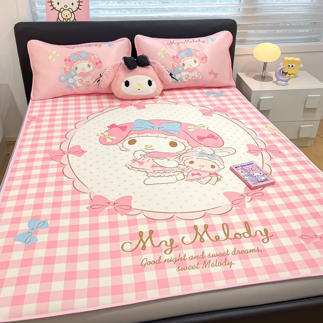 91家纺网 家纺一手货源 找家纺 暮思家居 2026新款正版授权A类大版数码印花三丽鸥1200D冰丝凉席可组合仿锦氨夏被 床笠款-相框美乐蒂