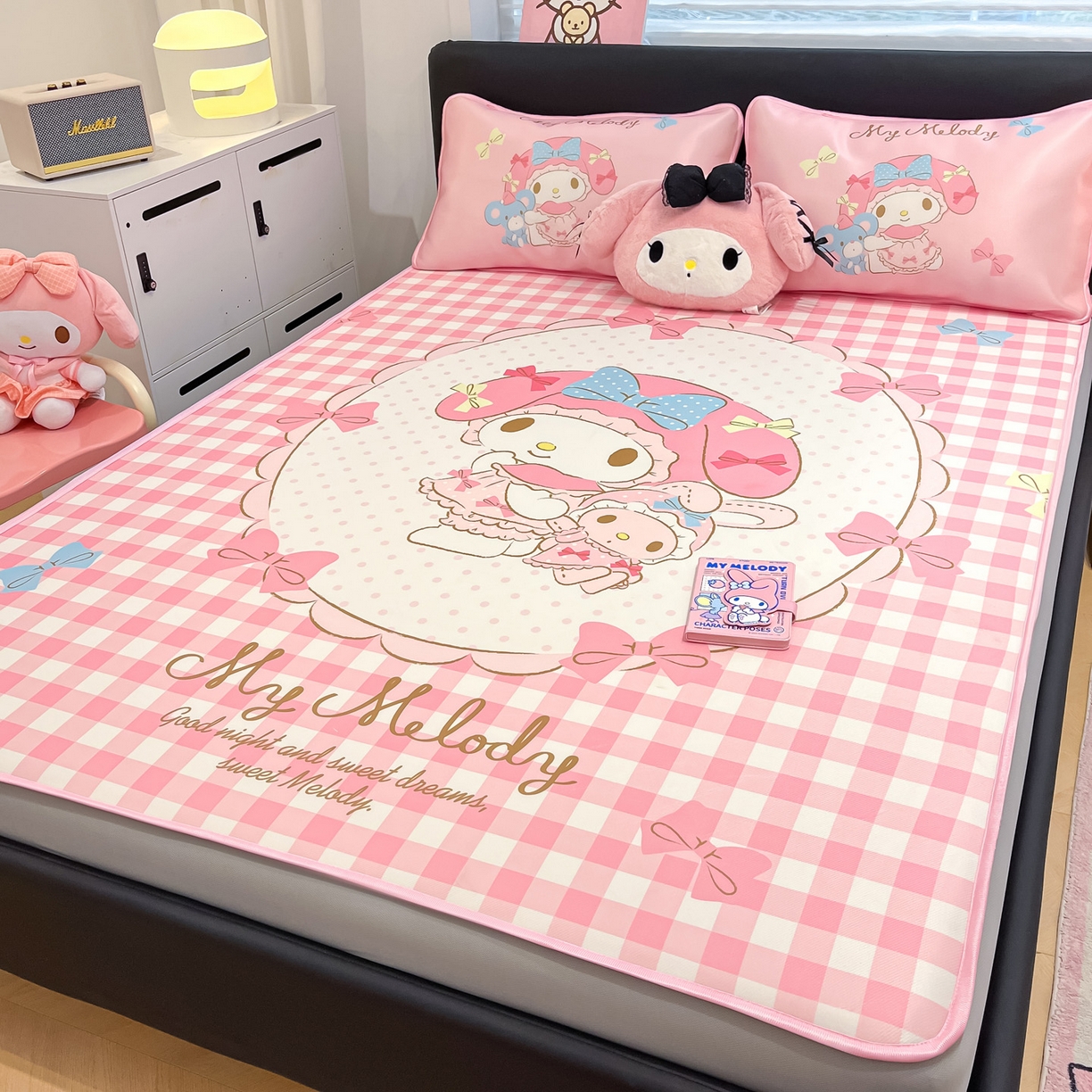 91家纺网 家纺一手货源 找家纺 暮思家居 2026新款正版授权A类大版数码印花三丽鸥1200D冰丝凉席可组合仿锦氨夏被 床笠款-相框美乐蒂