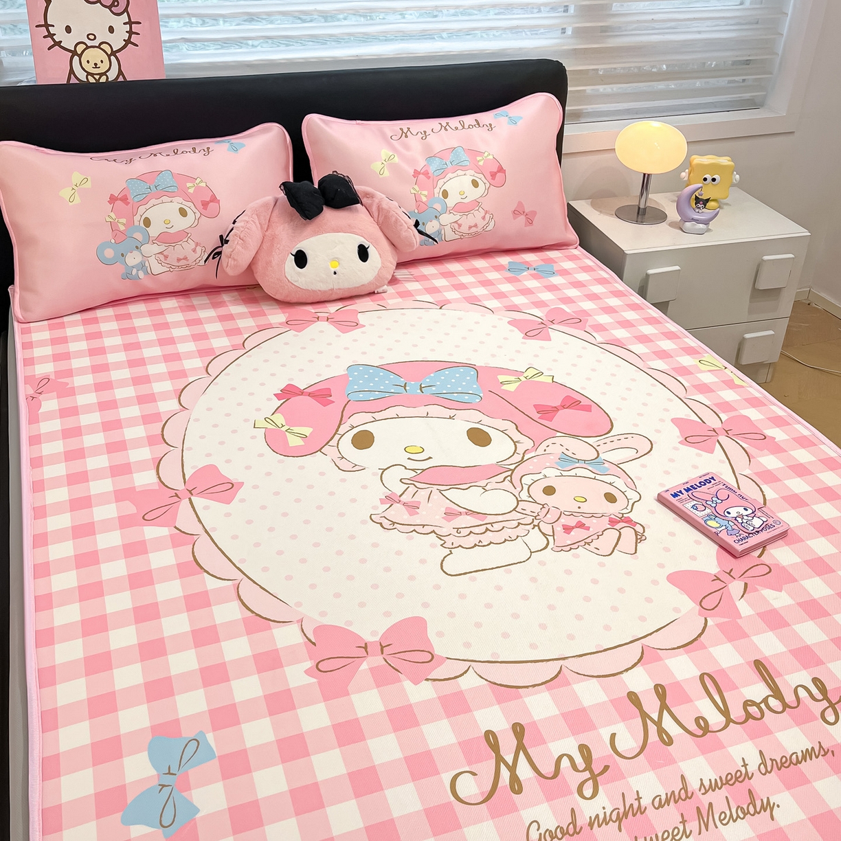 91家纺网 家纺一手货源 找家纺 暮思家居 2026新款正版授权A类大版数码印花三丽鸥1200D冰丝凉席可组合仿锦氨夏被 床笠款-相框美乐蒂