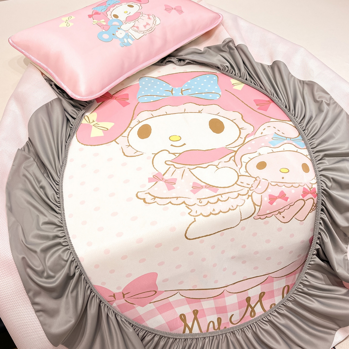 91家纺网 家纺一手货源 找家纺 暮思家居 2026新款正版授权A类大版数码印花三丽鸥1200D冰丝凉席可组合仿锦氨夏被 床笠款-相框美乐蒂