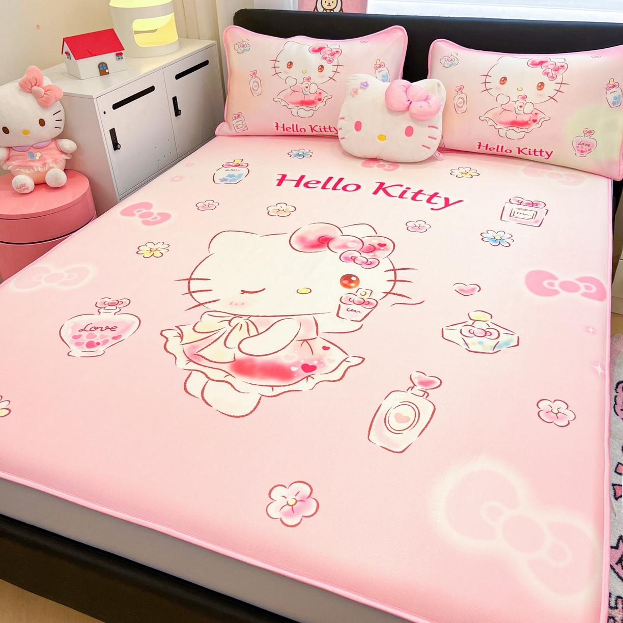 91家纺网 家纺一手货源 找家纺 暮思家居 2026新款正版授权A类大版数码印花三丽鸥1200D冰丝凉席可组合仿锦氨夏被 床笠款-香水KT