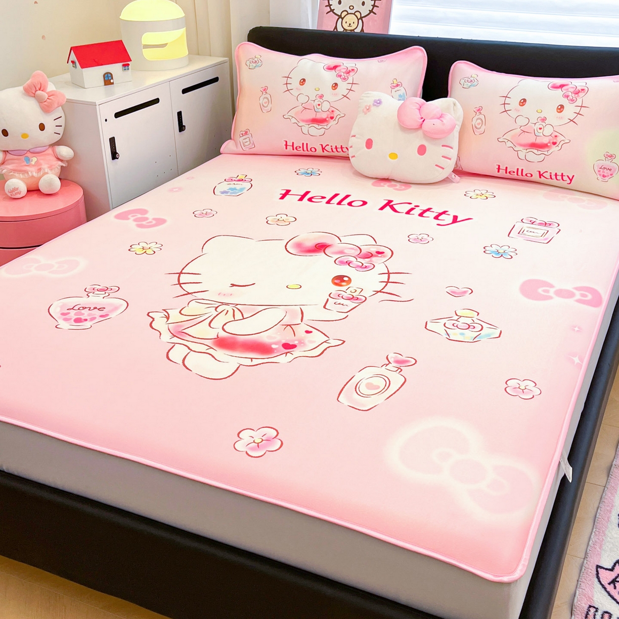 91家纺网 家纺一手货源 找家纺 暮思家居 2026新款正版授权A类大版数码印花三丽鸥1200D冰丝凉席可组合仿锦氨夏被 床笠款-香水KT