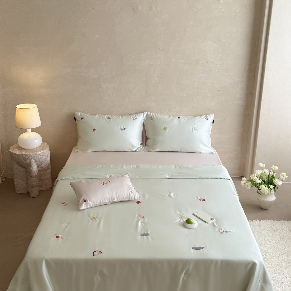 91家纺网 家纺一手货源 找家纺 （总）鹿班家居 2026夏季新品60S兰精天丝刺绣夏被系列-彩虹小兔