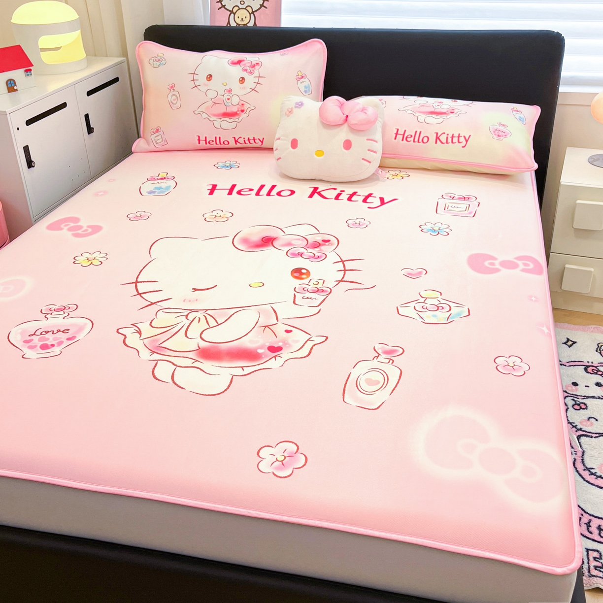 91家纺网 家纺一手货源 找家纺 暮思家居 2026新款正版授权A类大版数码印花三丽鸥1200D冰丝凉席可组合仿锦氨夏被 床笠款-香水KT