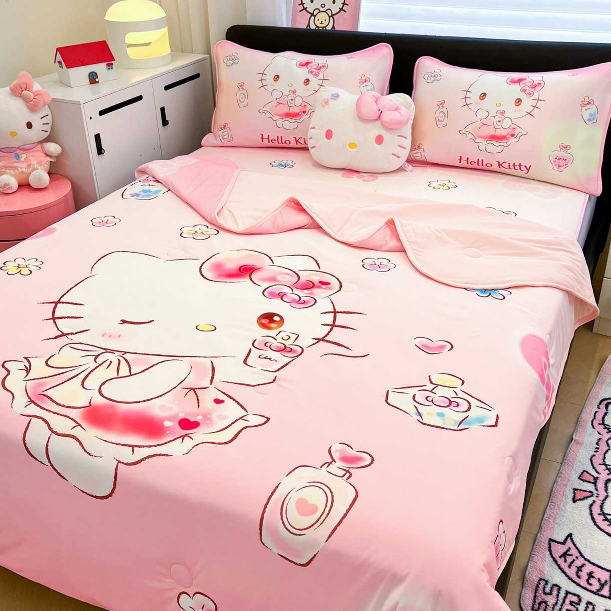 91家纺网 家纺一手货源 找家纺 暮思家居 2026新款正版授权A类大版数码印花三丽鸥1200D冰丝凉席可组合仿锦氨夏被 床笠款-香水KT