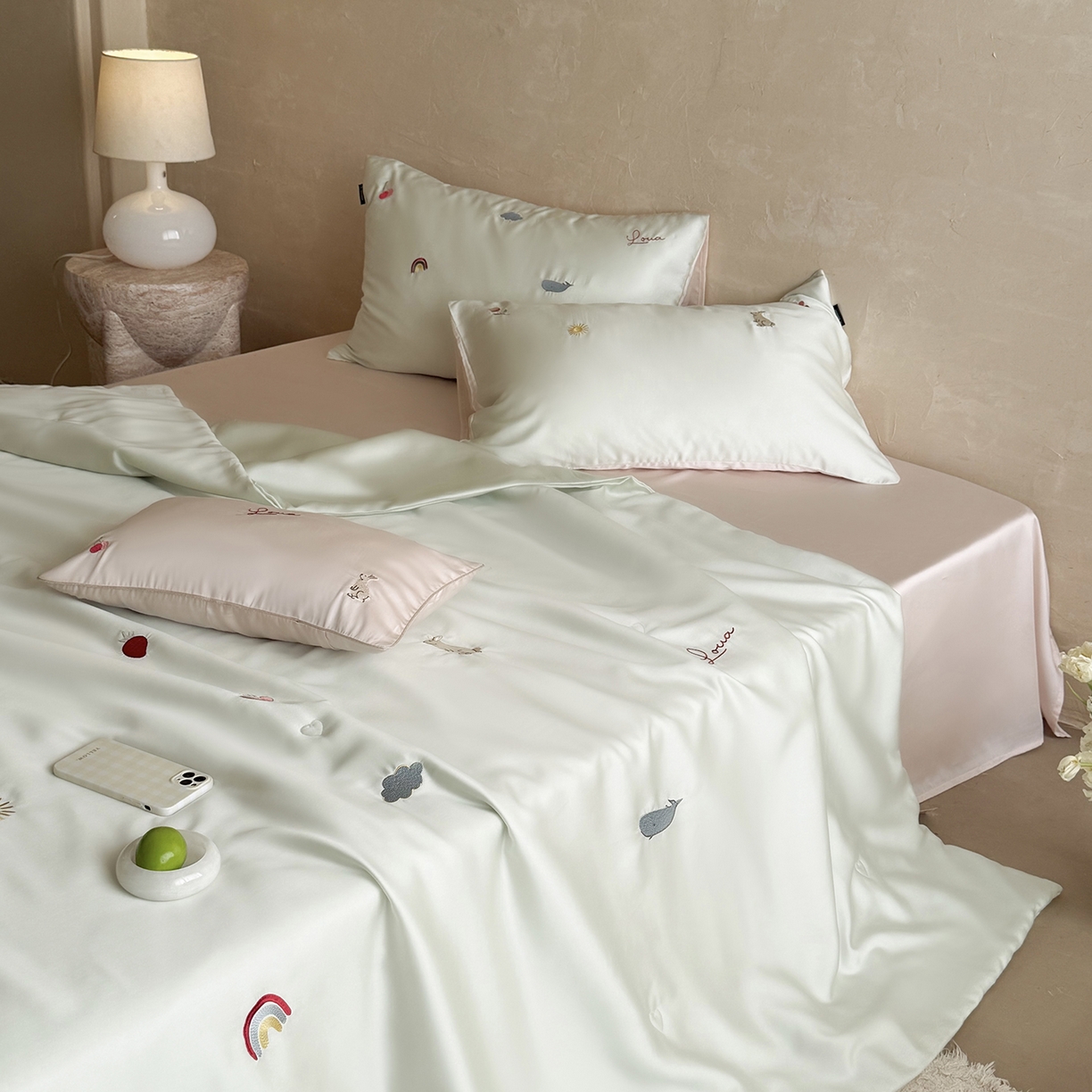 鹿班家居 2026夏季新品60S兰精天丝刺绣夏被系列-彩虹小兔 绿&粉