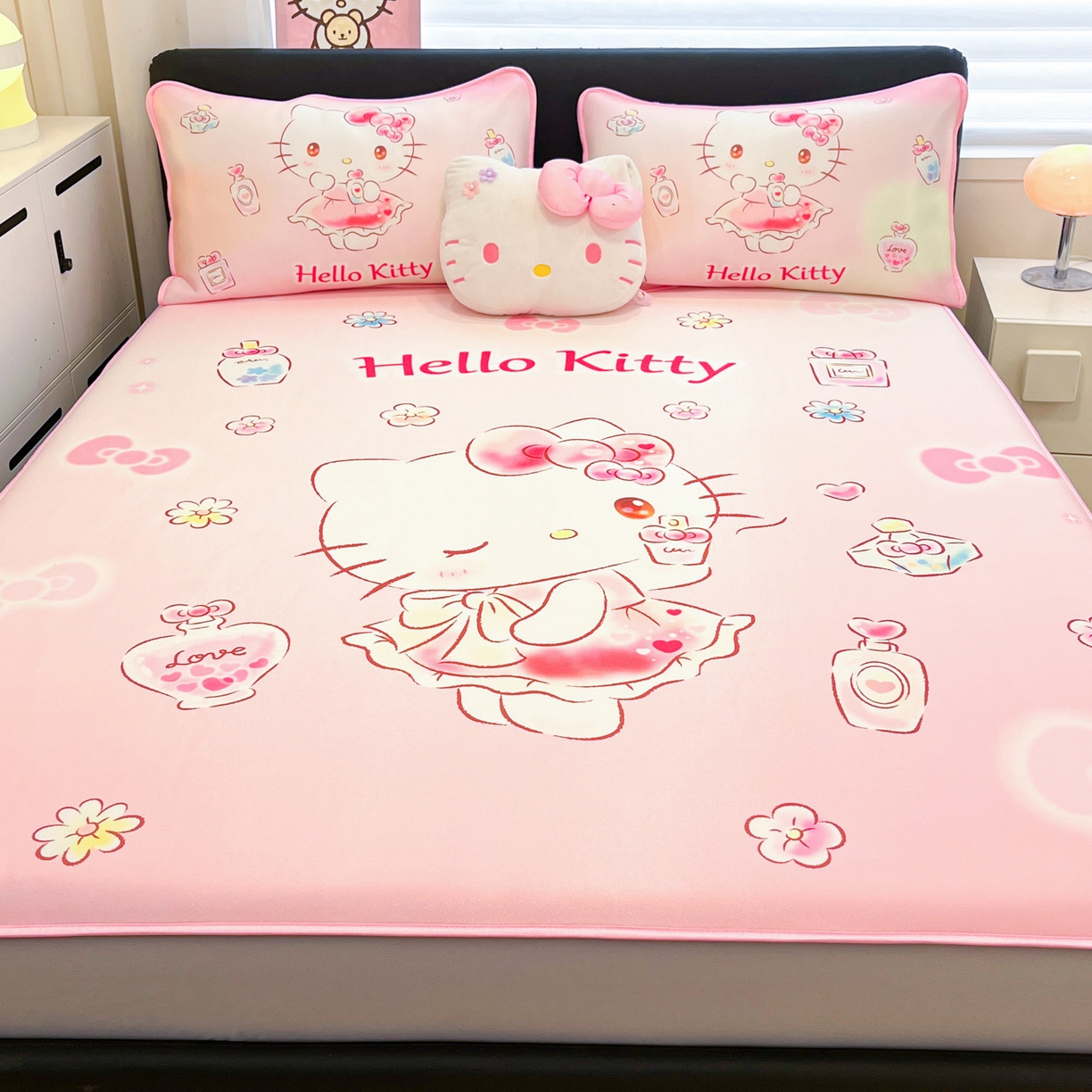 91家纺网 家纺一手货源 找家纺 暮思家居 2026新款正版授权A类大版数码印花三丽鸥1200D冰丝凉席可组合仿锦氨夏被 床笠款-香水KT