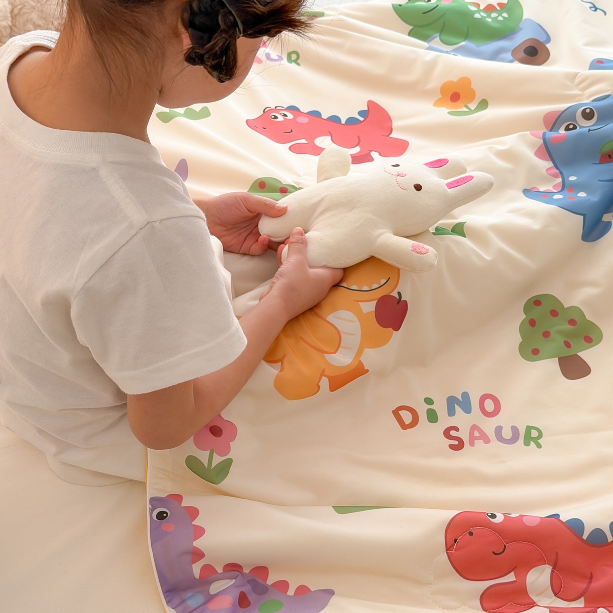 91家纺网 家纺一手货源 找家纺 嗨生活 2026年新款凉感针织儿童双感夏被 幼儿园星星夏被 星星被-恐龙世界