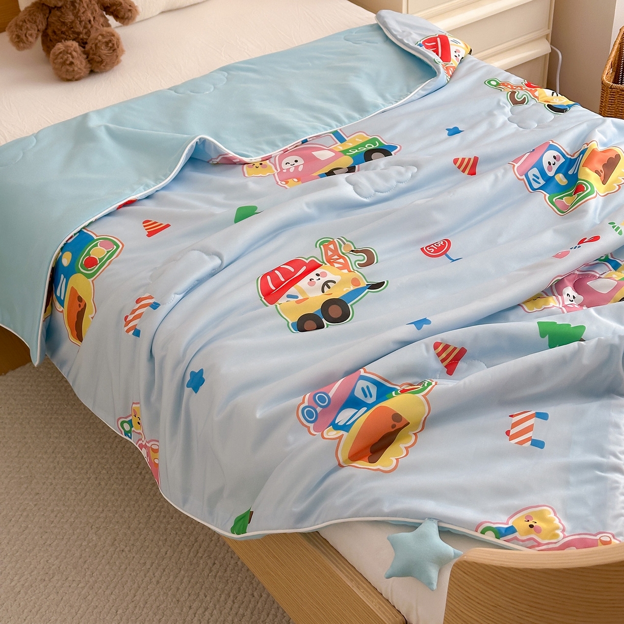 91家纺网 家纺一手货源 找家纺 嗨生活 2026年新款凉感针织儿童双感夏被 幼儿园星星夏被 星星被-七彩挖机