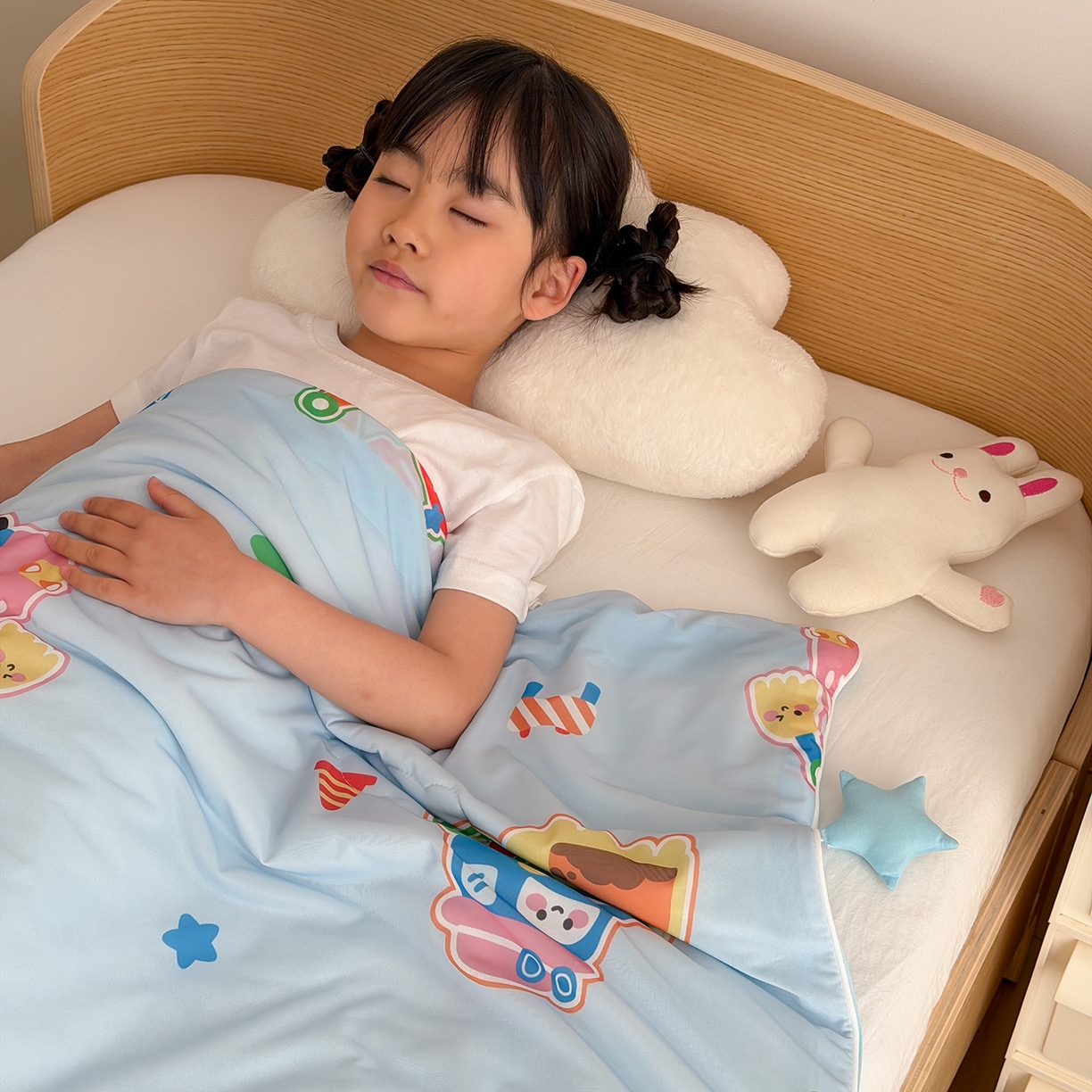 91家纺网 家纺一手货源 找家纺 嗨生活 2026年新款凉感针织儿童双感夏被 幼儿园星星夏被 星星被-七彩挖机