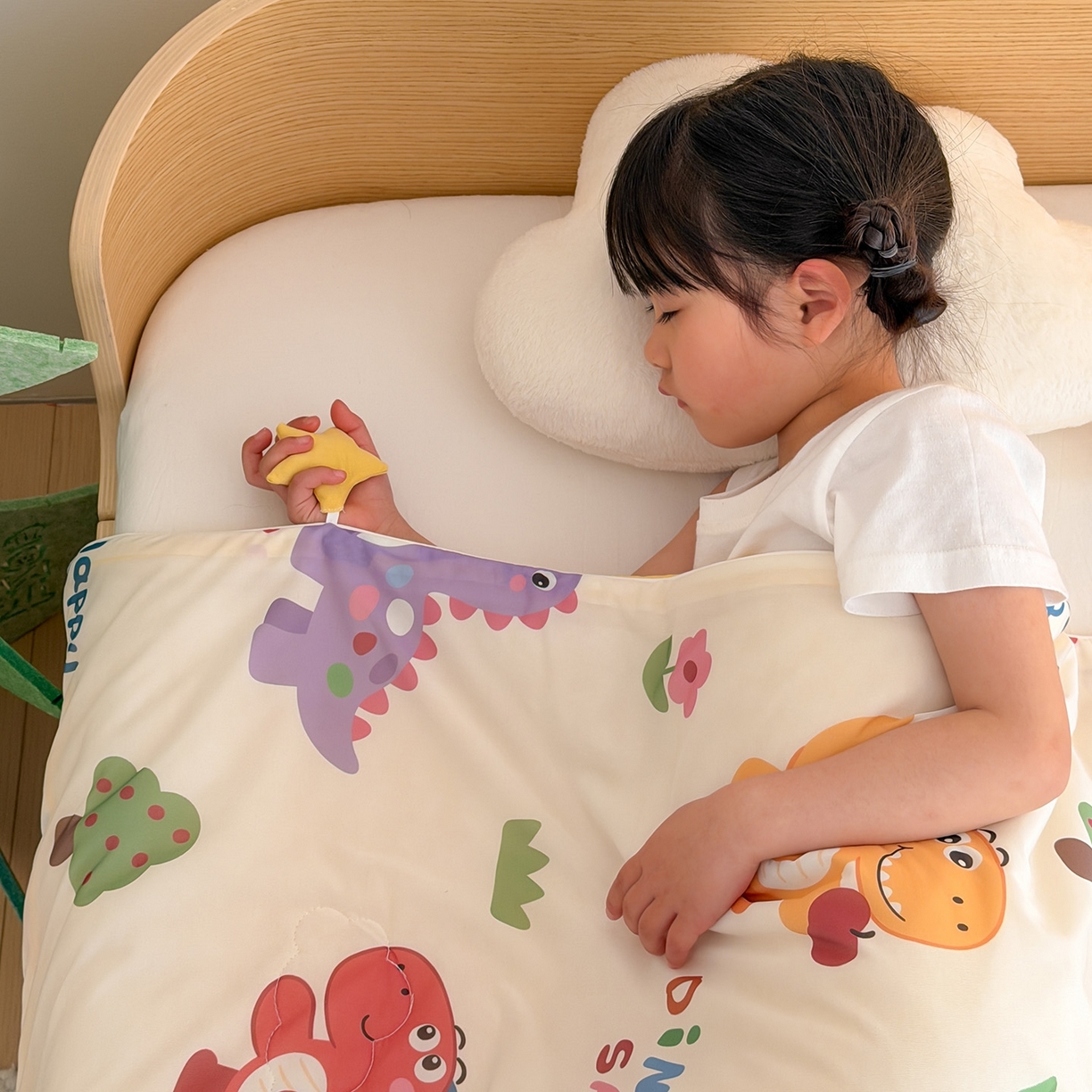 91家纺网 家纺一手货源 找家纺 嗨生活 2026年新款凉感针织儿童双感夏被 幼儿园星星夏被 星星被-恐龙世界