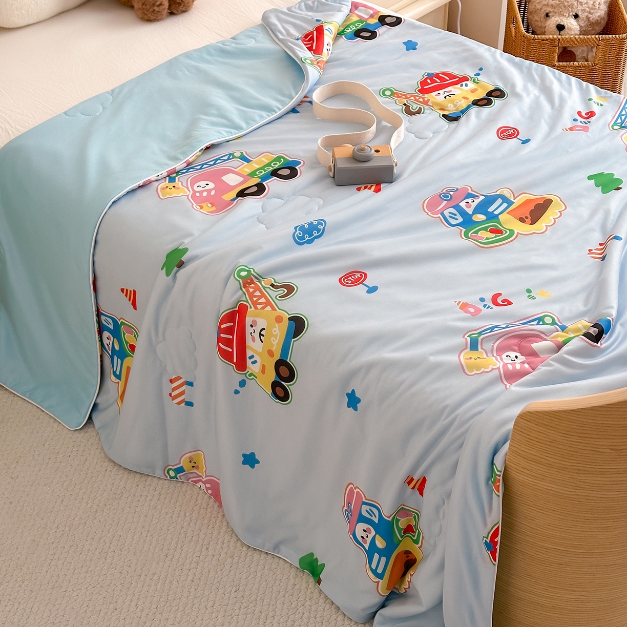 91家纺网 家纺一手货源 找家纺 嗨生活 2026年新款凉感针织儿童双感夏被 幼儿园星星夏被 星星被-七彩挖机