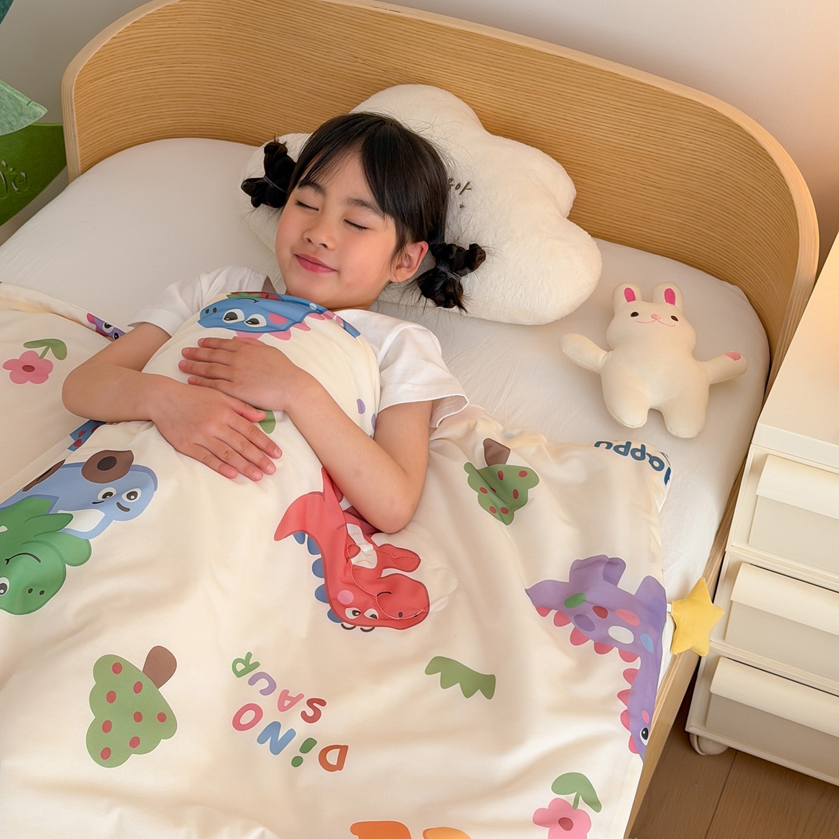 91家纺网 家纺一手货源 找家纺 嗨生活 2026年新款凉感针织儿童双感夏被 幼儿园星星夏被 星星被-恐龙世界