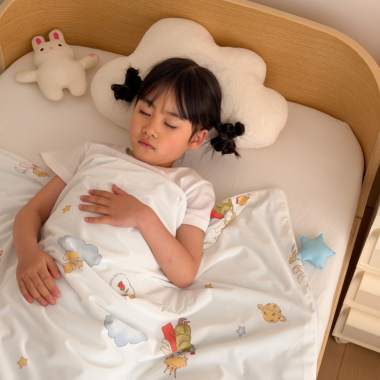 91家纺网 家纺一手货源 找家纺 嗨生活 2026年新款凉感针织儿童双感夏被 幼儿园星星夏被 星星被-小王子