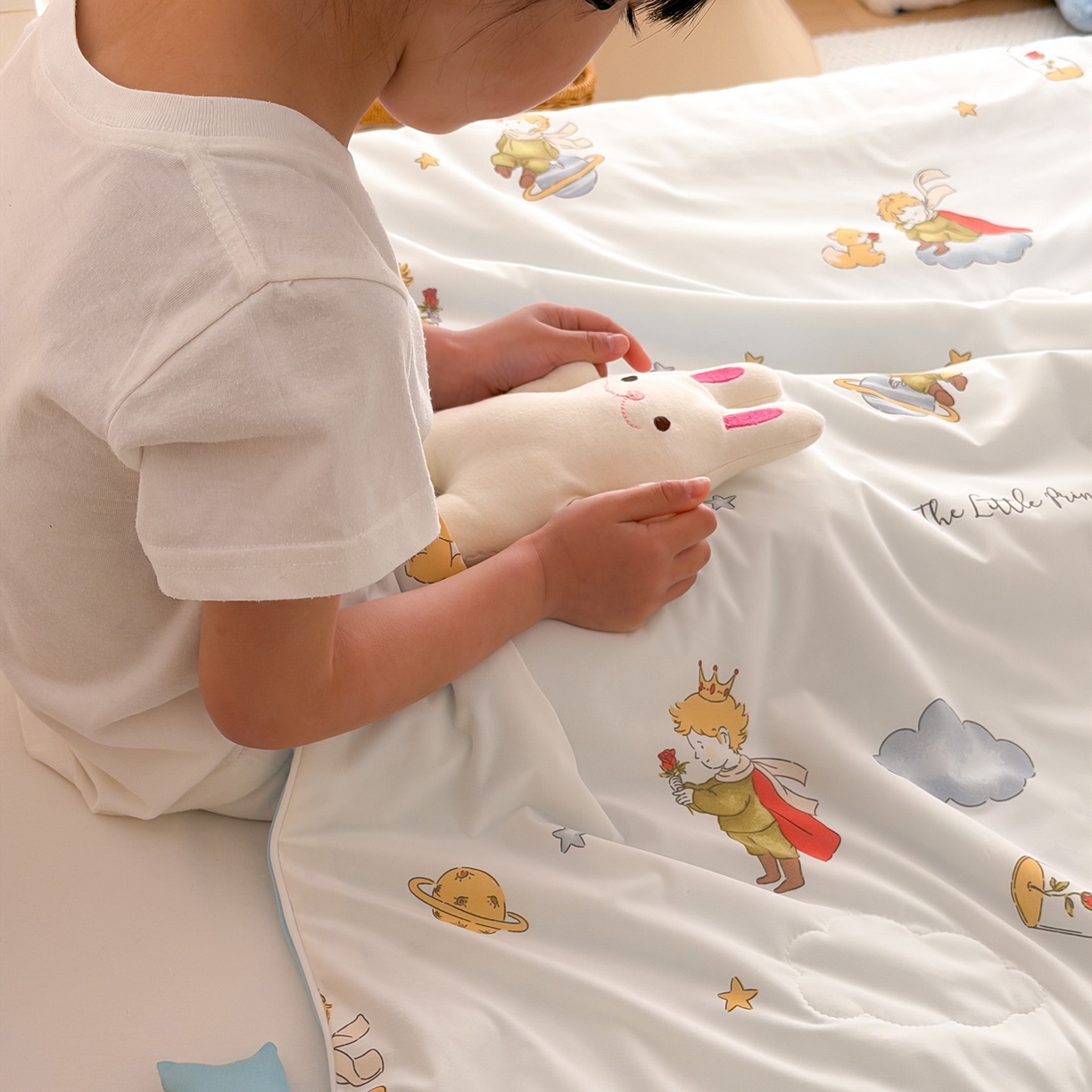 91家纺网 家纺一手货源 找家纺 嗨生活 2026年新款凉感针织儿童双感夏被 幼儿园星星夏被 星星被-小王子