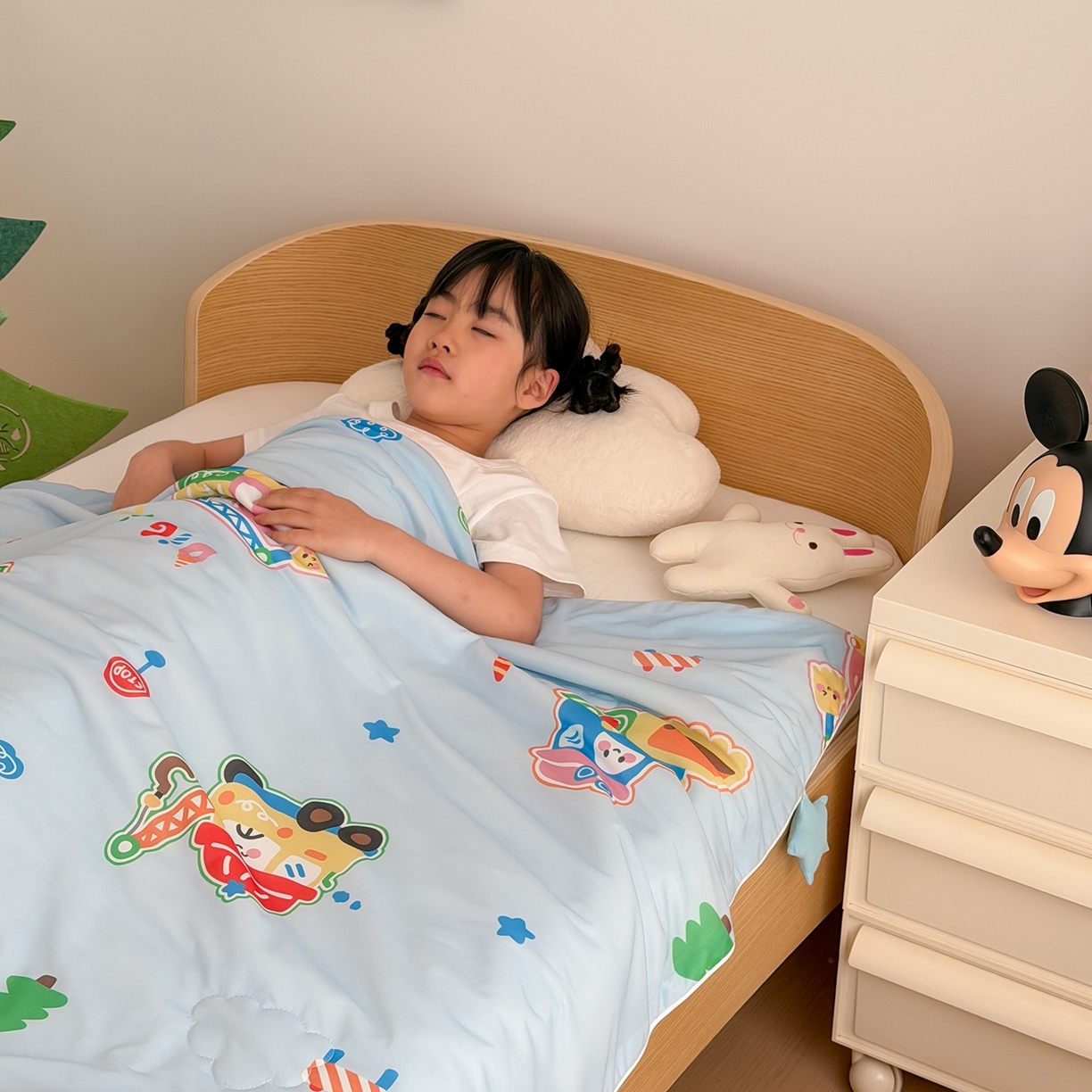 91家纺网 家纺一手货源 找家纺 嗨生活 2026年新款凉感针织儿童双感夏被 幼儿园星星夏被 星星被-七彩挖机