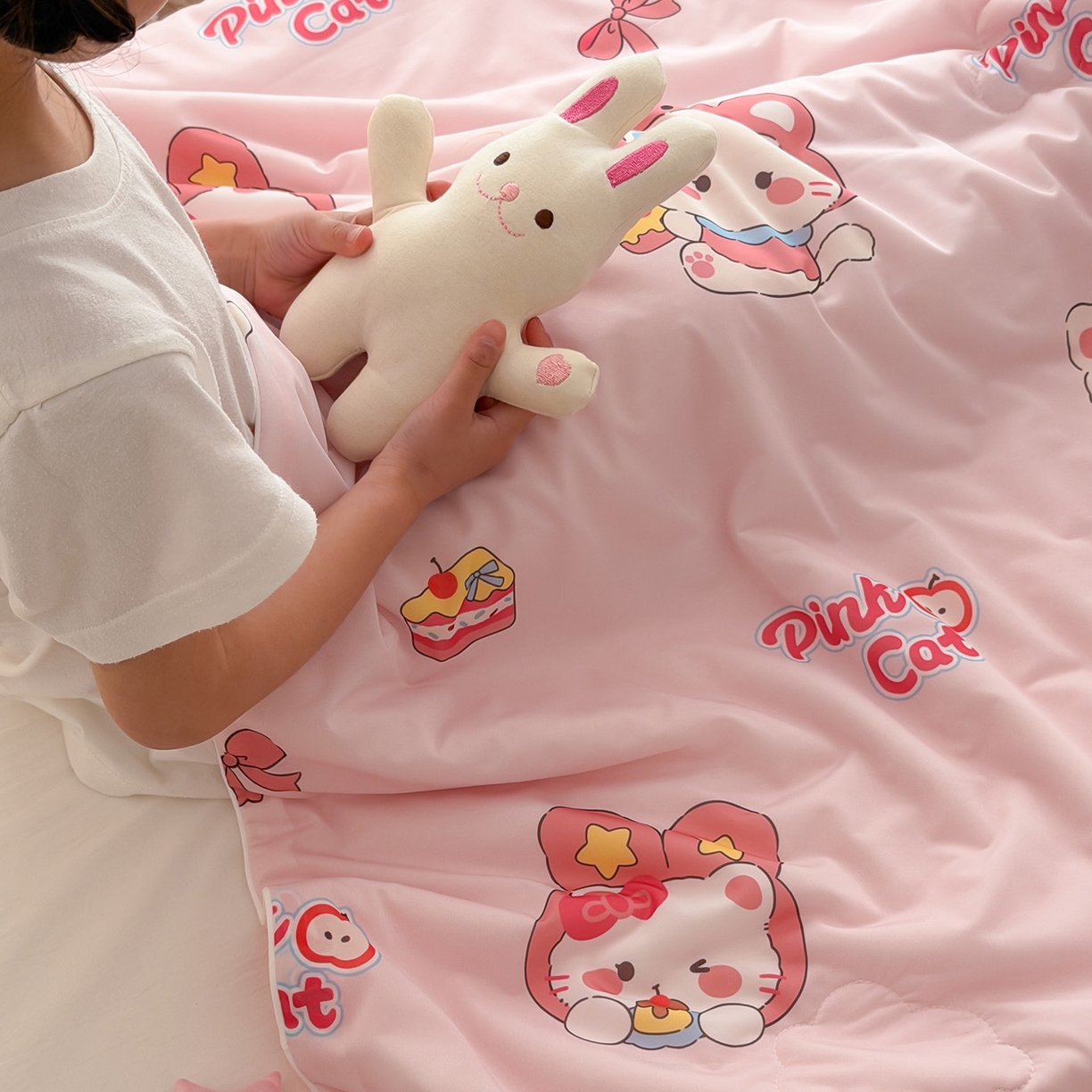 91家纺网 家纺一手货源 找家纺 嗨生活 2026年新款凉感针织儿童双感夏被 幼儿园星星夏被 星星被-萌萌小猫