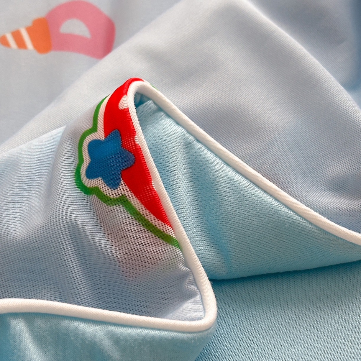 91家纺网 家纺一手货源 找家纺 嗨生活 2026年新款凉感针织儿童双感夏被 幼儿园星星夏被 星星被-七彩挖机