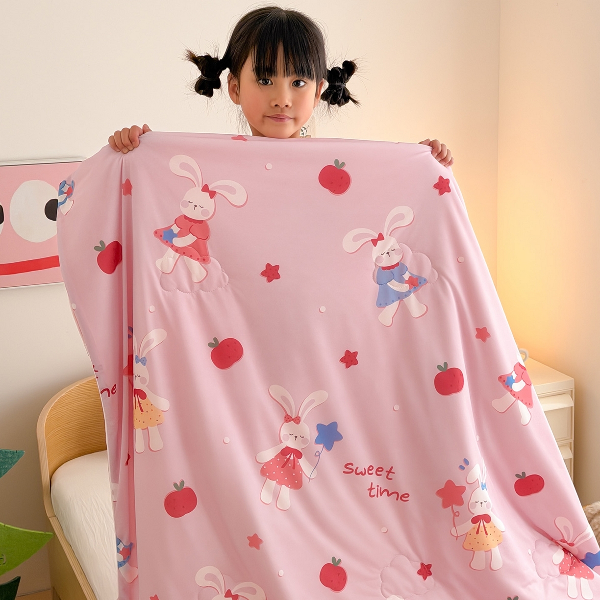 91家纺网 家纺一手货源 找家纺 嗨生活 2026年新款凉感针织儿童双感夏被 幼儿园星星夏被 星星被-粉红小兔