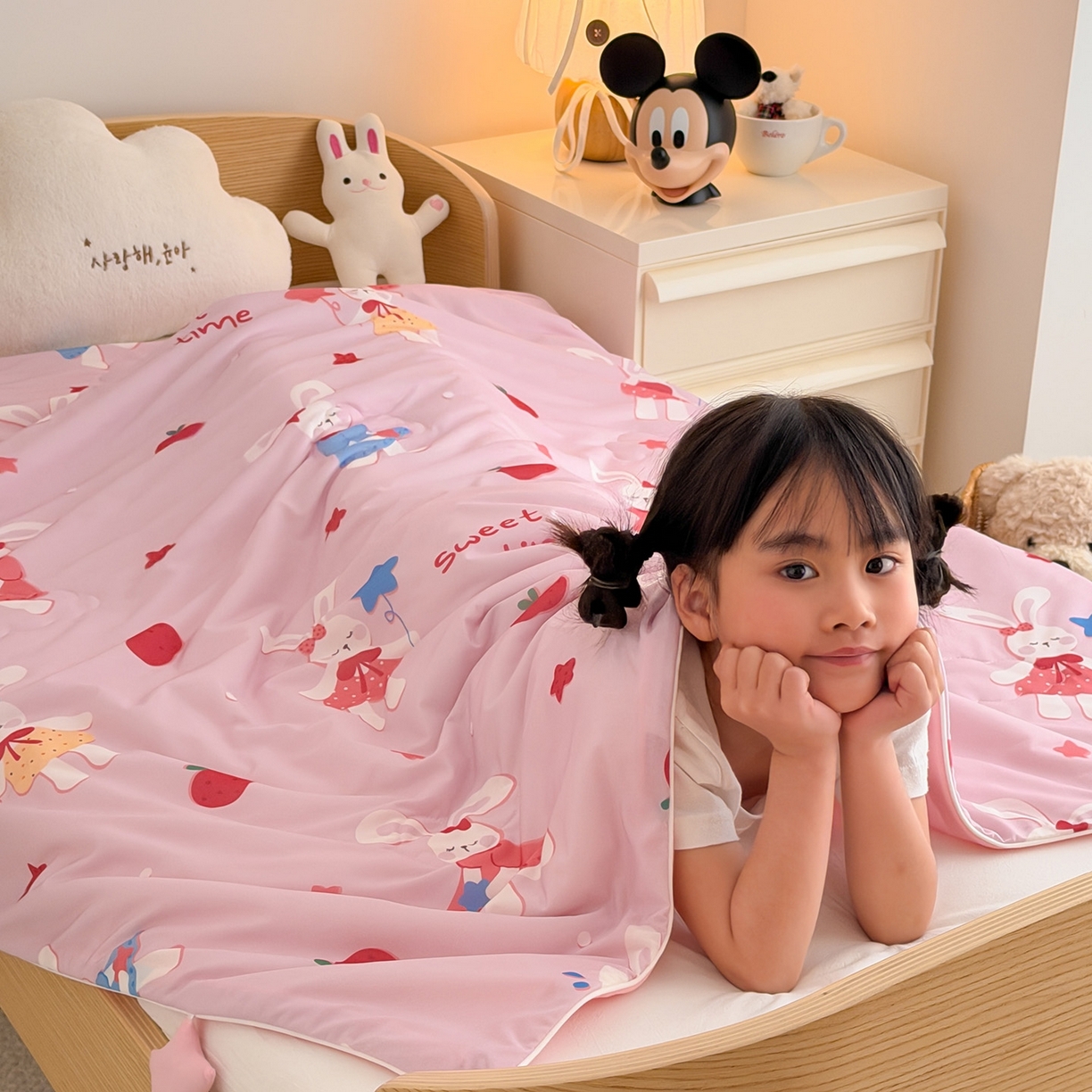 91家纺网 家纺一手货源 找家纺 嗨生活 2026年新款凉感针织儿童双感夏被 幼儿园星星夏被 星星被-粉红小兔