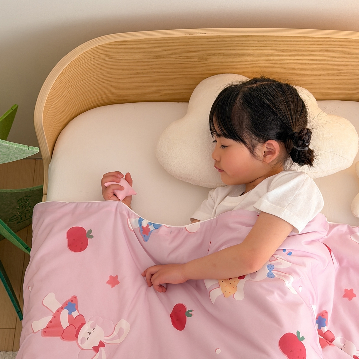 91家纺网 家纺一手货源 找家纺 嗨生活 2026年新款凉感针织儿童双感夏被 幼儿园星星夏被 星星被-粉红小兔