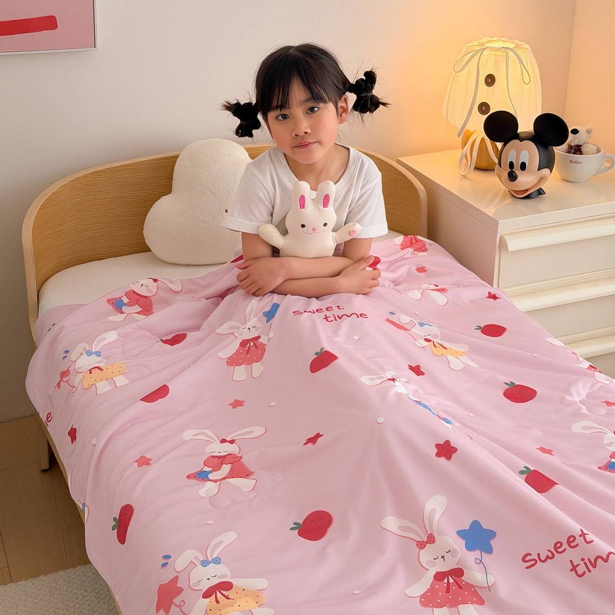 91家纺网 家纺一手货源 找家纺 嗨生活 2026年新款凉感针织儿童双感夏被 幼儿园星星夏被 星星被-粉红小兔