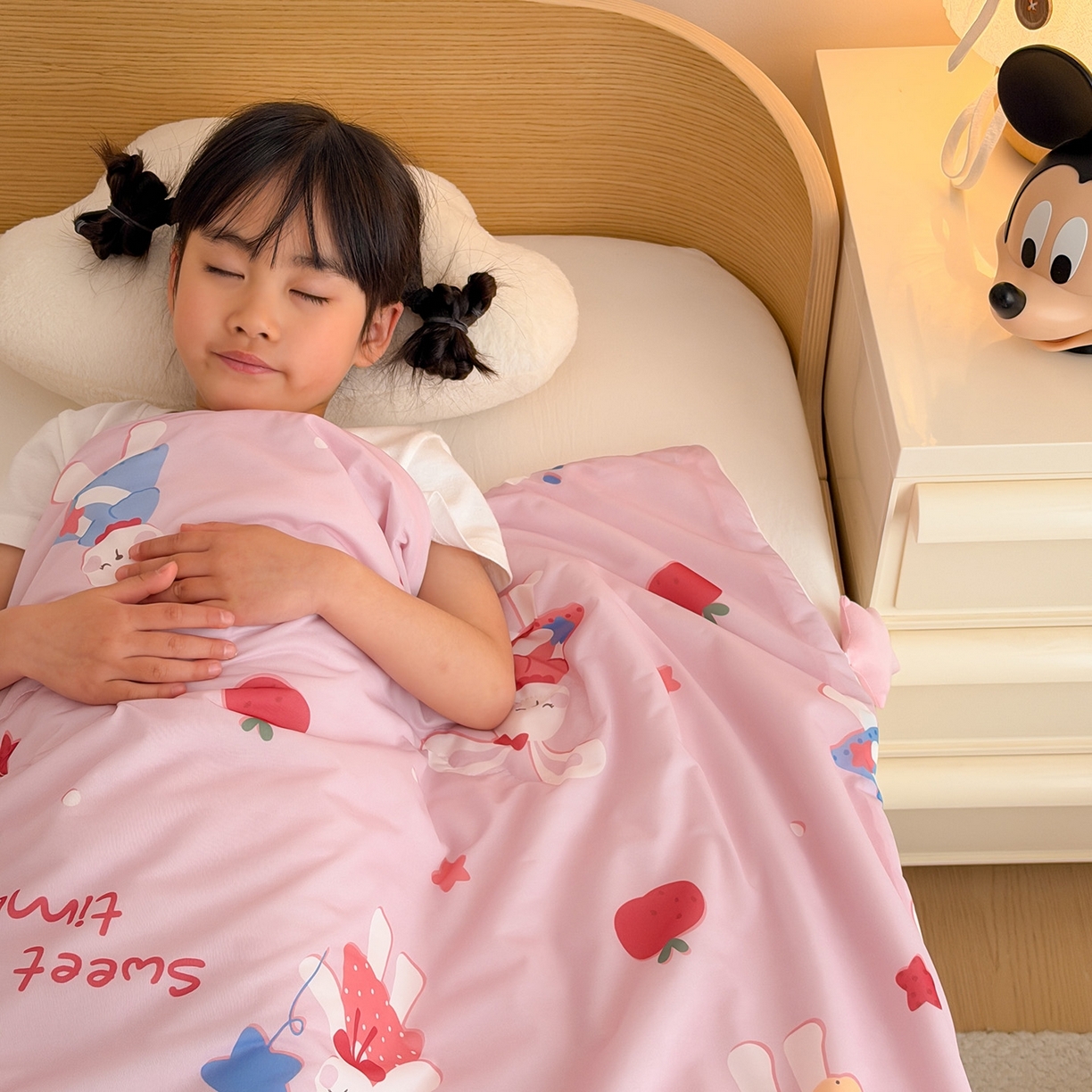 91家纺网 家纺一手货源 找家纺 嗨生活 2026年新款凉感针织儿童双感夏被 幼儿园星星夏被 星星被-粉红小兔