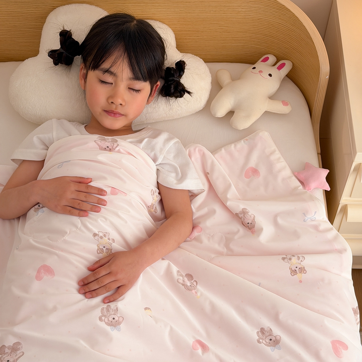 91家纺网 家纺一手货源 找家纺 嗨生活 2026年新款凉感针织儿童双感夏被 幼儿园星星夏被 星星被-爱心兔