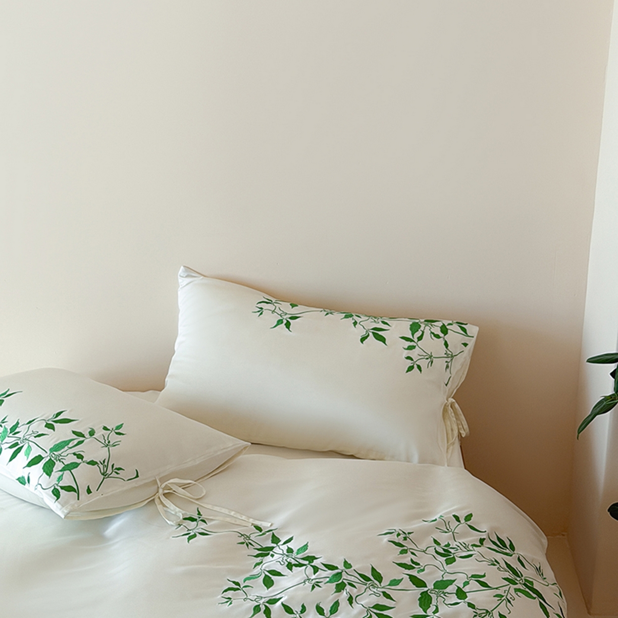 91家纺网 家纺一手货源 找家纺 波比可可 2026春夏新款60支莱赛尔兰精天丝绣花刺绣四件套 绿野仙踪 米