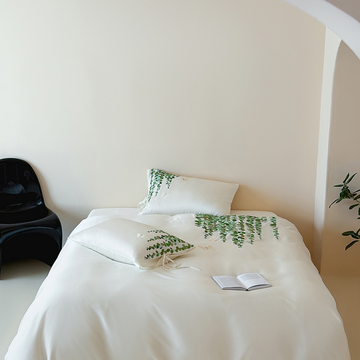 91家纺网 家纺一手货源 找家纺 波比可可 2026春夏新款60支莱赛尔兰精天丝绣花刺绣四件套 春意盎然 米