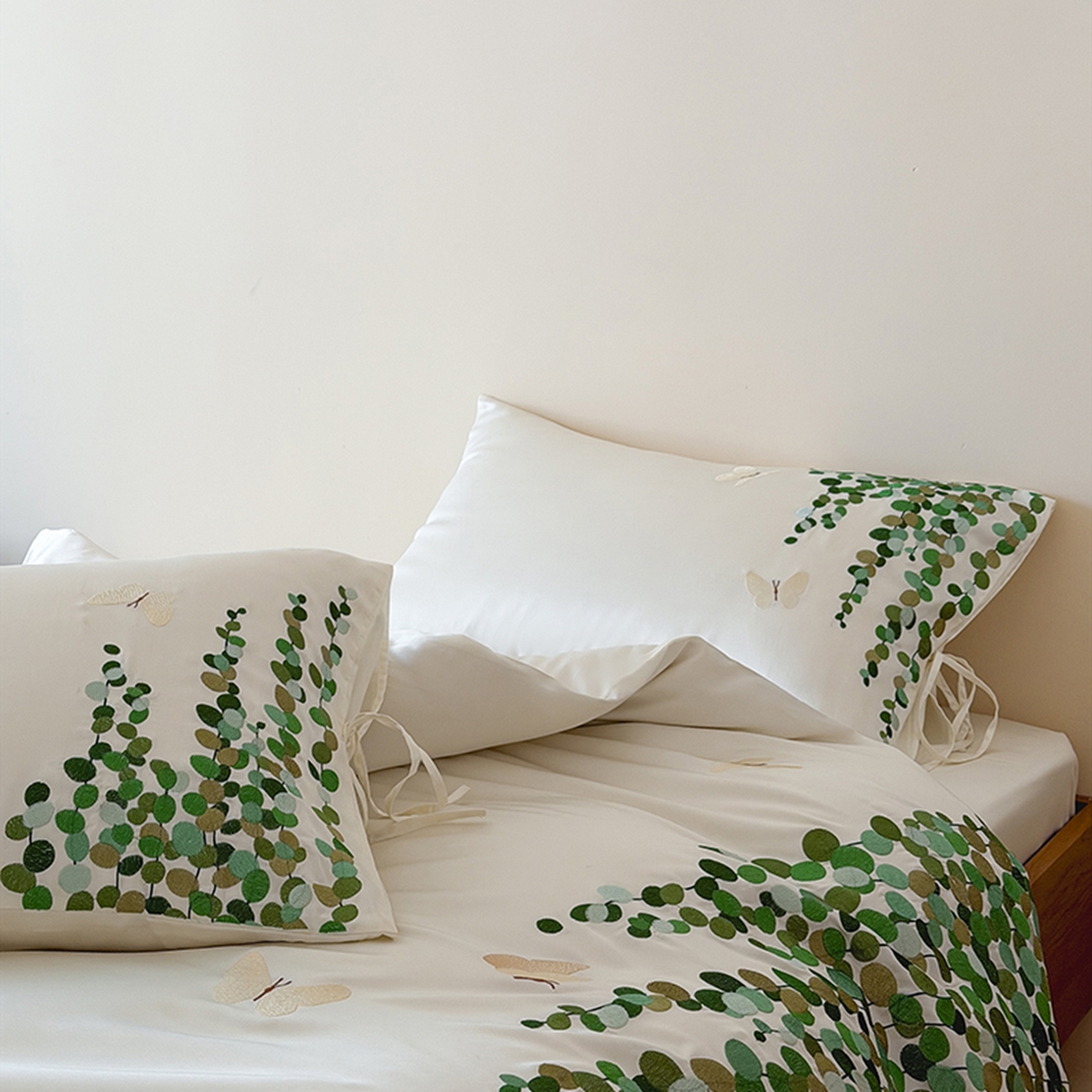 91家纺网 家纺一手货源 找家纺 波比可可 2026春夏新款60支莱赛尔兰精天丝绣花刺绣四件套 春意盎然 米